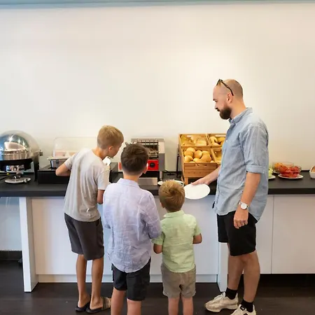 بيت شباب بلس فلورانس فلورنس