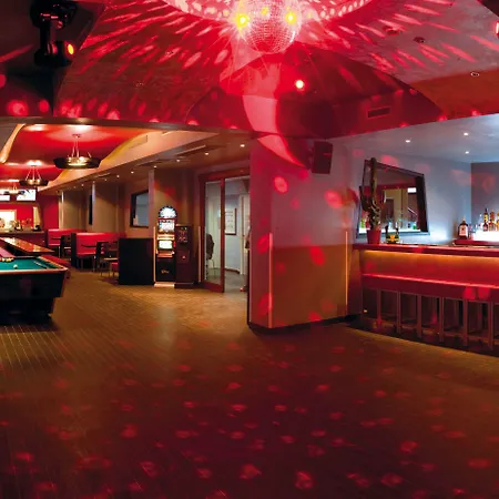 بيت شباب بلس فلورانس فلورنس