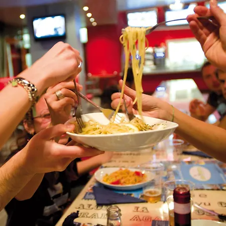 بيت شباب بلس فلورانس فلورنس