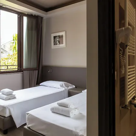 Plus Florence Hostel *